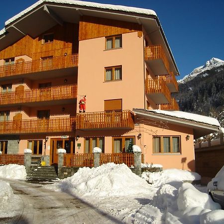 Hotel Dama Bianca Valtournenche Eksteriør billede
