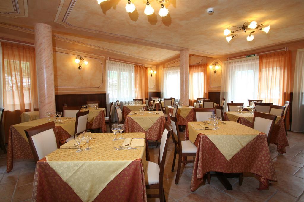 Hotel Dama Bianca Valtournenche Eksteriør billede